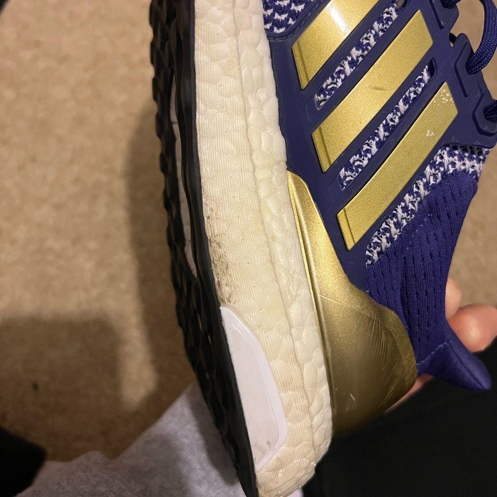Men’s Adidas UltraBoost UW Huskies Purple/Gold Size 8. - Picture 9 of 13